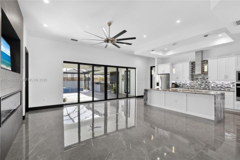 Villa ou maison à vendre à Cape Coral, Floride: 3 chambres № 1999341 - photo 4