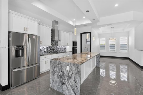 Villa ou maison à vendre à Cape Coral, Floride: 3 chambres № 1999341 - photo 11