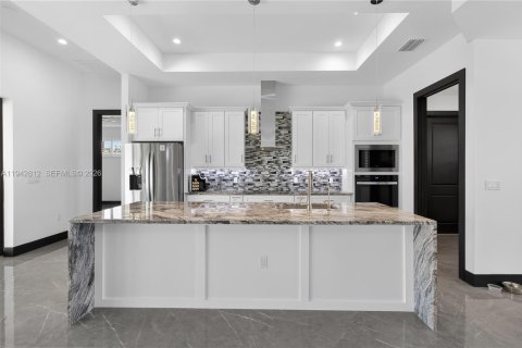 Villa ou maison à vendre à Cape Coral, Floride: 3 chambres № 1999341 - photo 10