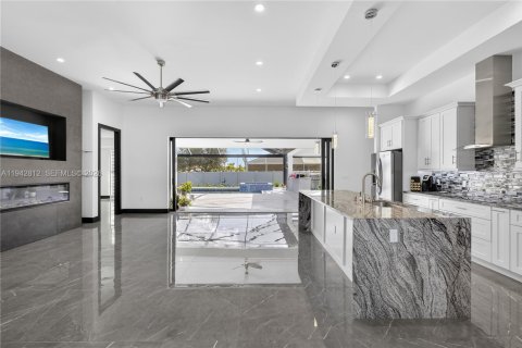 Villa ou maison à vendre à Cape Coral, Floride: 3 chambres № 1999341 - photo 5