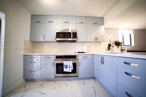 Купить таунхаус в Хайалиа, Флорида 2 спальни, 93.37м2, № 1983451 - фото 11