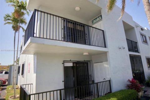 Купить таунхаус в Хайалиа, Флорида 2 спальни, 93.37м2, № 1983451 - фото 3