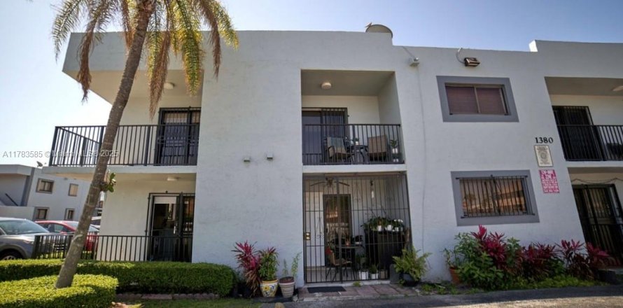 Таунхаус в Хайалиа, Флорида 2 спальни, 93.37м2 № 1983451