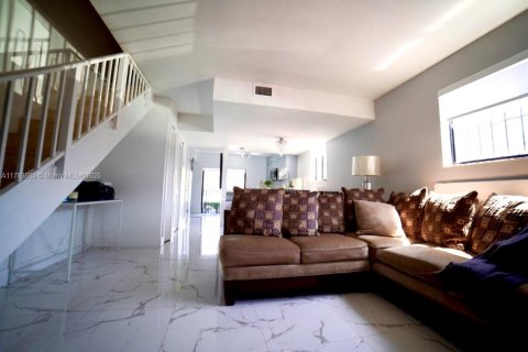 Купить таунхаус в Хайалиа, Флорида 2 спальни, 93.37м2, № 1983451 - фото 5