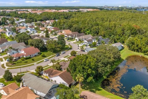House in Orlando, Florida 2 bedrooms, 146.97 sq.m. № 1884435 - photo 3