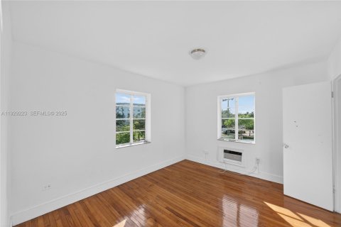 Снять в аренду квартиру в Майами-Бич, Флорида 2 спальни, № 2034157 - фото 19