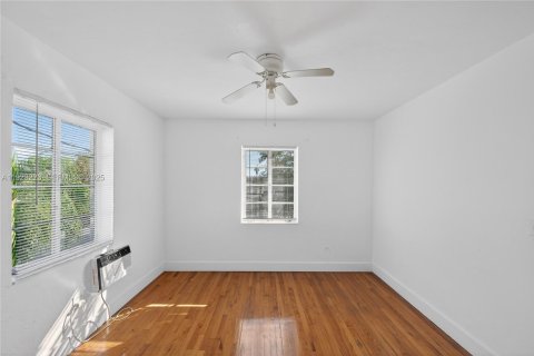 Снять в аренду квартиру в Майами-Бич, Флорида 2 спальни, № 2034157 - фото 4