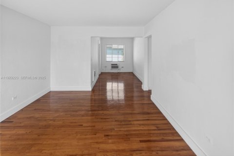 Снять в аренду квартиру в Майами-Бич, Флорида 2 спальни, № 2034157 - фото 3