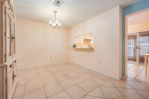 Townhouse in Palm Harbor, Florida 2 bedrooms, 129.13 sq.m. № 1856068 - photo 5