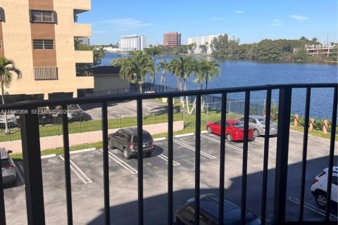 Купить кондоминиум в Майами, Флорида 1 спальня, 46.82м2, № 2049099 - фото 11