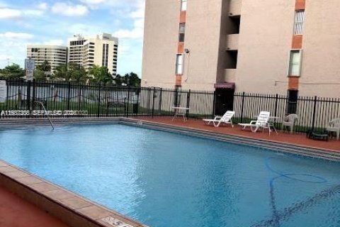 Купить кондоминиум в Майами, Флорида 1 спальня, 46.82м2, № 2049099 - фото 14