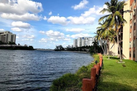 Купить кондоминиум в Майами, Флорида 1 спальня, 46.82м2, № 2049099 - фото 15