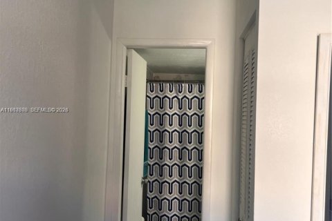 Купить кондоминиум в Майами, Флорида 1 спальня, 46.82м2, № 2049099 - фото 8