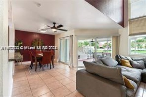 Adosado en venta en Homestead, Florida, 3 dormitorios, 132.2 m2 № 1816472 - foto 5
