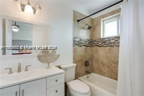 Adosado en venta en Homestead, Florida, 3 dormitorios, 132.2 m2 № 1816472 - foto 15