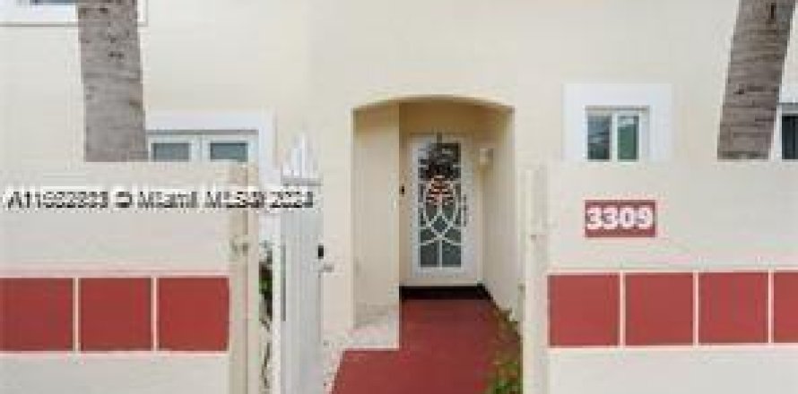 Adosado en Homestead, Florida 3 dormitorios, 132.2 m2 № 1816472