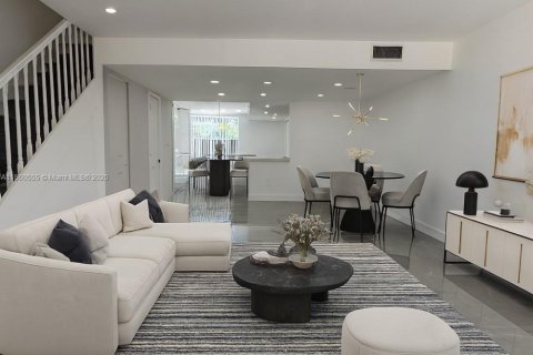 Touwnhouse à vendre à Hallandale Beach, Floride: 2 chambres, 157.56 m2 № 1979763 - photo 3