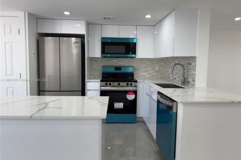 Touwnhouse à vendre à Hallandale Beach, Floride: 2 chambres, 157.56 m2 № 1979763 - photo 5