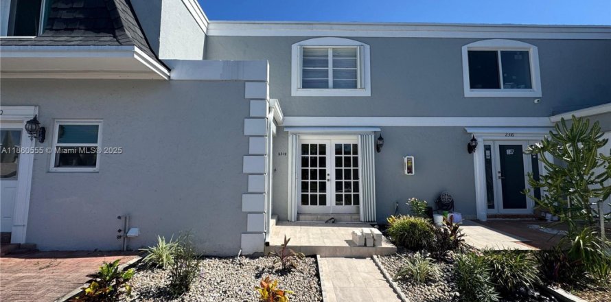 Touwnhouse à Hallandale Beach, Floride 2 chambres, 157.56 m2 № 1979763