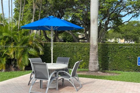 Touwnhouse à vendre à Hallandale Beach, Floride: 2 chambres, 157.56 m2 № 1979763 - photo 29