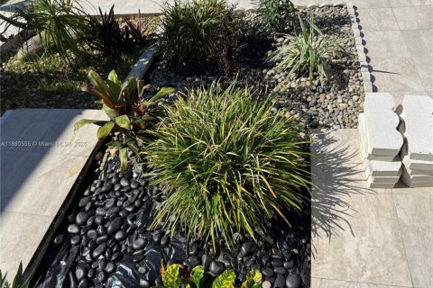 Touwnhouse à vendre à Hallandale Beach, Floride: 2 chambres, 157.56 m2 № 1979763 - photo 24