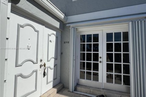 Touwnhouse à vendre à Hallandale Beach, Floride: 2 chambres, 157.56 m2 № 1979763 - photo 26