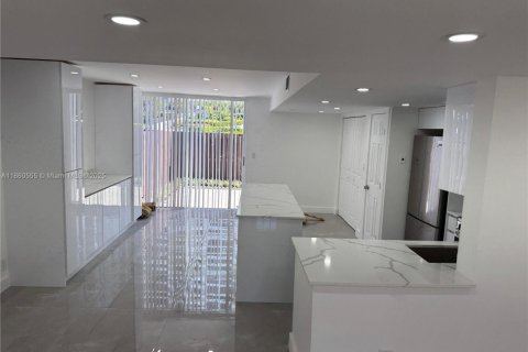 Touwnhouse à vendre à Hallandale Beach, Floride: 2 chambres, 157.56 m2 № 1979763 - photo 8