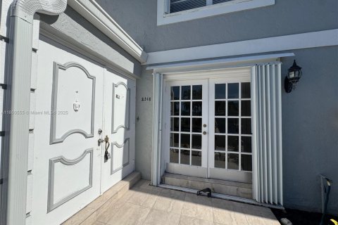 Touwnhouse à vendre à Hallandale Beach, Floride: 2 chambres, 157.56 m2 № 1979763 - photo 23