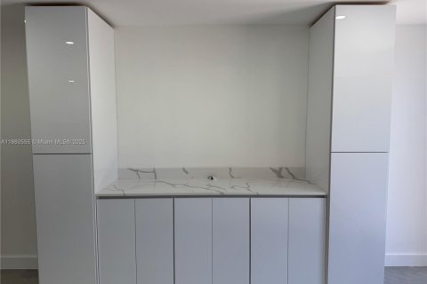 Touwnhouse à vendre à Hallandale Beach, Floride: 2 chambres, 157.56 m2 № 1979763 - photo 11