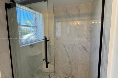 Touwnhouse à vendre à Hallandale Beach, Floride: 2 chambres, 157.56 m2 № 1979763 - photo 17