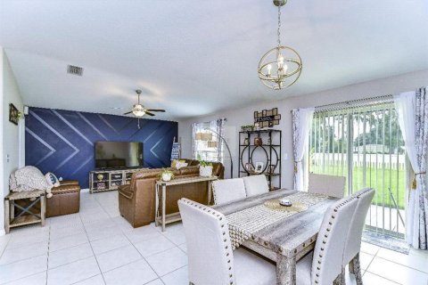 Casa en alquiler en Plant City, Florida, 3 dormitorios, 143.07 m2 № 2094903 - foto 2