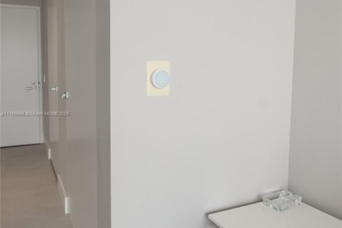 Condo in Sunny Isles Beach, Florida  № 1707272 - photo 15