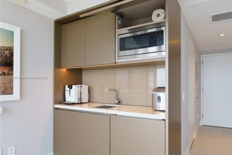Condo in Sunny Isles Beach, Florida  № 1707272 - photo 12