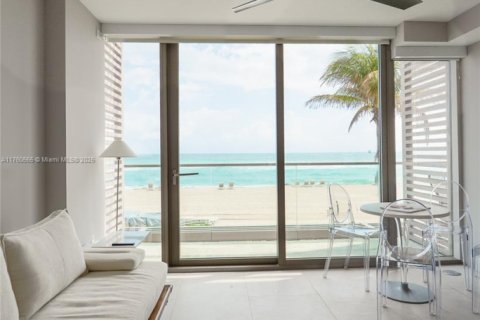 Condo in Sunny Isles Beach, Florida  № 1707272 - photo 13