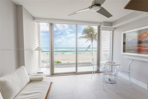 Condo in Sunny Isles Beach, Florida  № 1707272 - photo 1