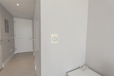 Condo in Sunny Isles Beach, Florida  № 1707272 - photo 14