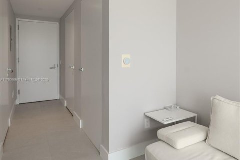 Condo in Sunny Isles Beach, Florida  № 1707272 - photo 16