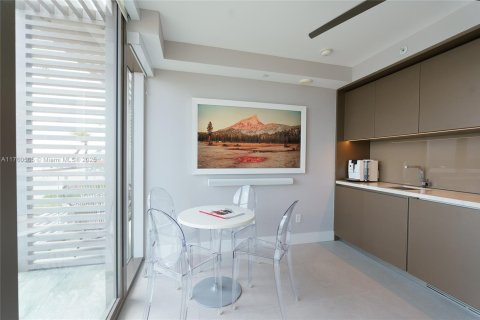 Condo in Sunny Isles Beach, Florida  № 1707272 - photo 3