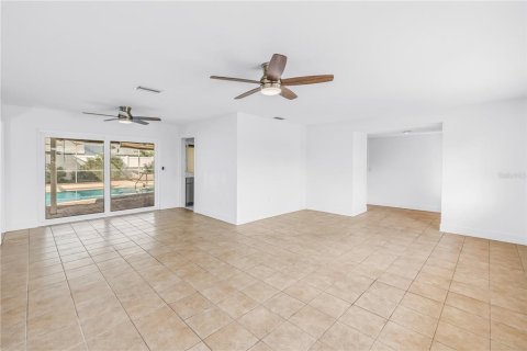 Villa ou maison à vendre à Saint Petersburg, Floride: 4 chambres, 175.4 m2 № 2330311 - photo 8