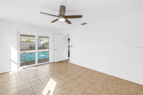 Villa ou maison à vendre à Saint Petersburg, Floride: 4 chambres, 175.4 m2 № 2330311 - photo 13