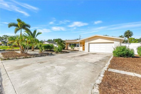 Villa ou maison à vendre à Saint Petersburg, Floride: 4 chambres, 175.4 m2 № 2330311 - photo 2