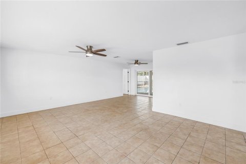 Villa ou maison à vendre à Saint Petersburg, Floride: 4 chambres, 175.4 m2 № 2330311 - photo 7