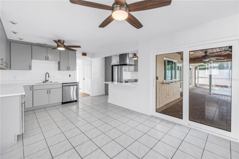 Villa ou maison à vendre à Saint Petersburg, Floride: 4 chambres, 175.4 m2 № 2330311 - photo 21