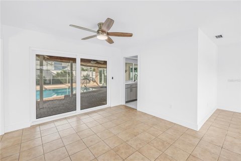 Villa ou maison à vendre à Saint Petersburg, Floride: 4 chambres, 175.4 m2 № 2330311 - photo 9