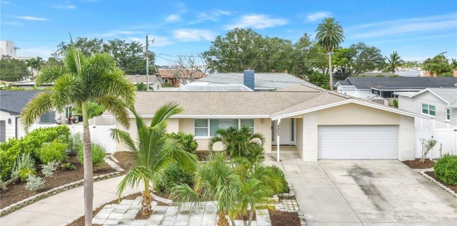 Villa ou maison à Saint Petersburg, Floride 4 chambres, 175.4 m2 № 2330311