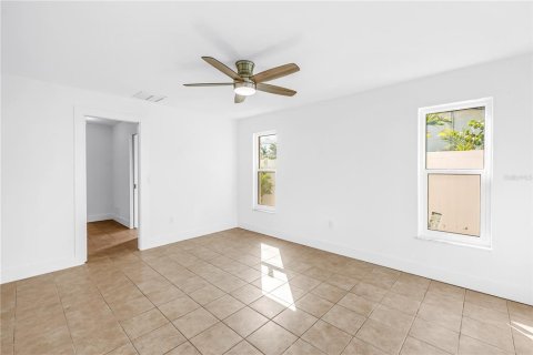 Villa ou maison à vendre à Saint Petersburg, Floride: 4 chambres, 175.4 m2 № 2330311 - photo 12