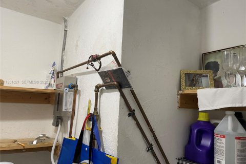 House in Miami, Florida 3 bedrooms, 124.77 sq.m. № 1990212 - photo 18