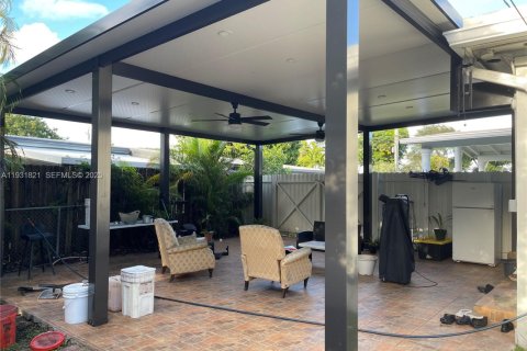 House in Miami, Florida 3 bedrooms, 124.77 sq.m. № 1990212 - photo 19