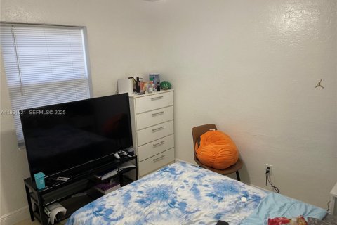 House in Miami, Florida 3 bedrooms, 124.77 sq.m. № 1990212 - photo 14