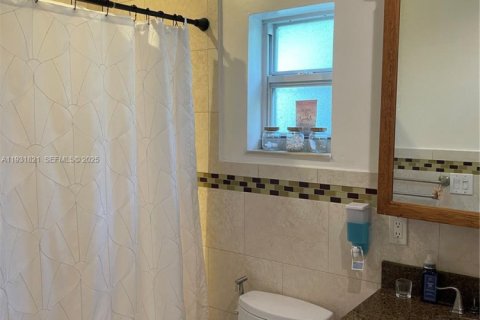 House in Miami, Florida 3 bedrooms, 124.77 sq.m. № 1990212 - photo 17